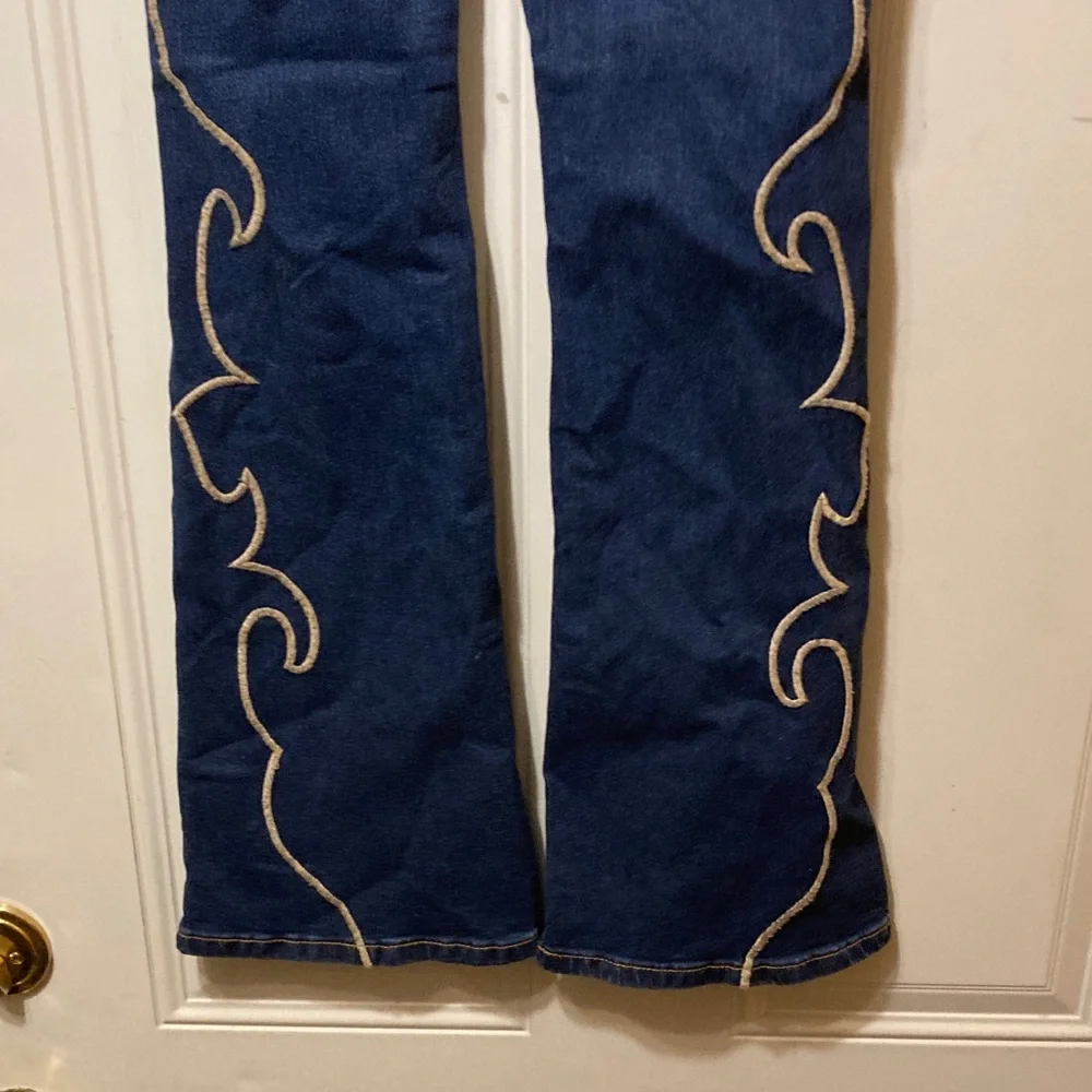 Blue Jeans with Embroidered Design 0‎ NWT